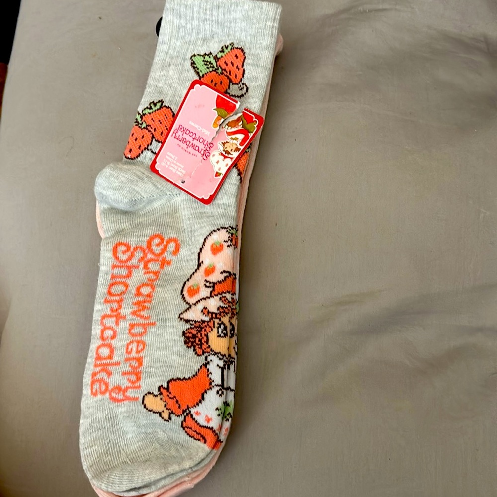 Strawberry shortcake mid crew socks .